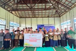 Milad Muhammadiyah ke-113, LazisMu Pulang Pisau Salurkan Bantuan Pendidikan untuk 32 Siswa