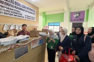 Aksi Peduli Kesehatan HIMAGI UMPR, Bagikan Makanan Bergizi dan Masker kepada Civitas Akademika